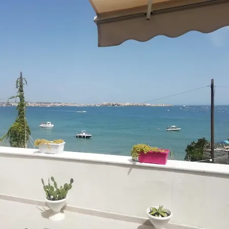 La Casa Dell'isola Apartment *